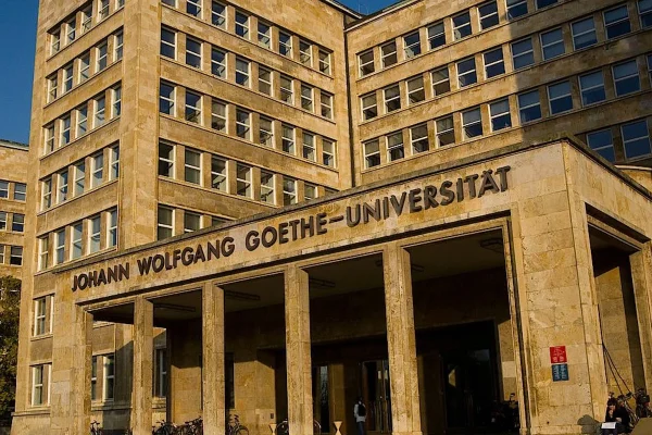 die-front-des-gebaeudes-der